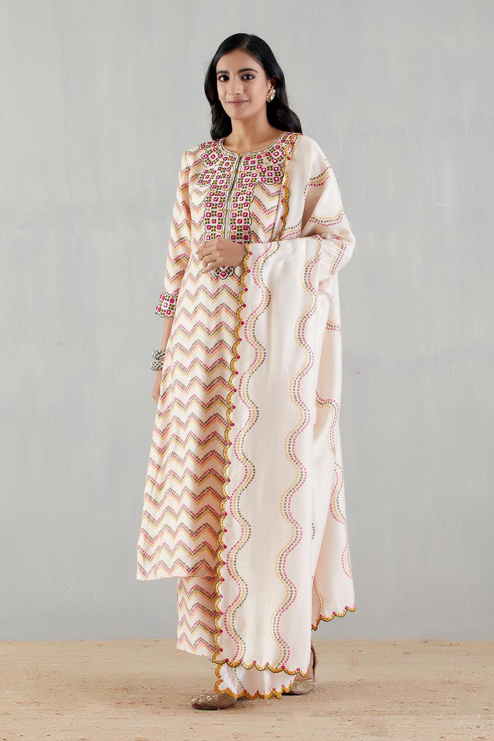 Blush Pink Printed kurta  With Dupatta And Pants
