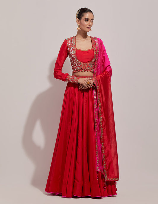 Surkh laal Chadi Tilla Lehenga Set