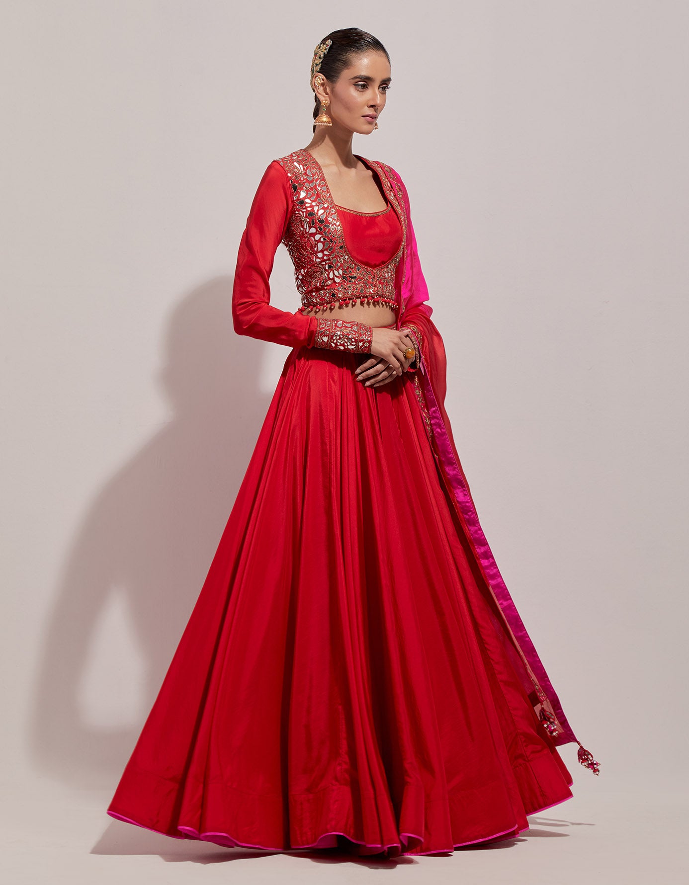 Surkh laal Chadi Tilla Lehenga Set