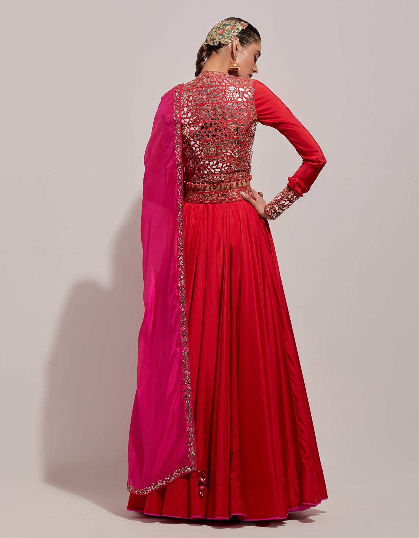 Surkh laal Chadi Tilla Lehenga Set